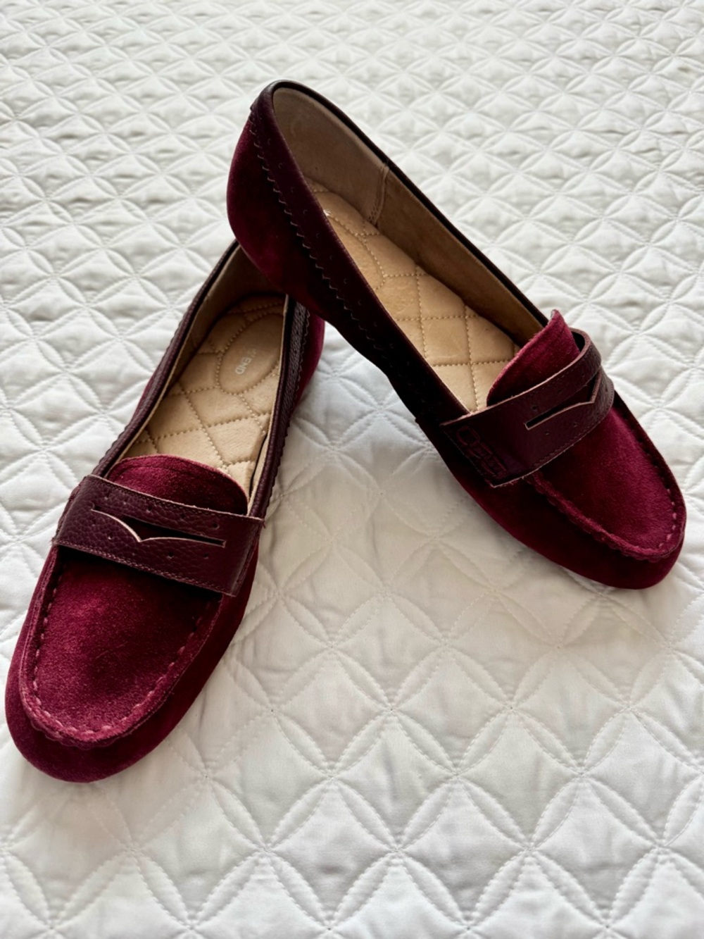Lands' End Women's Burgundy Suede Slip-On Penny Loafers Flats Mocs Size 7.5 Wide - Picture 2 of 11